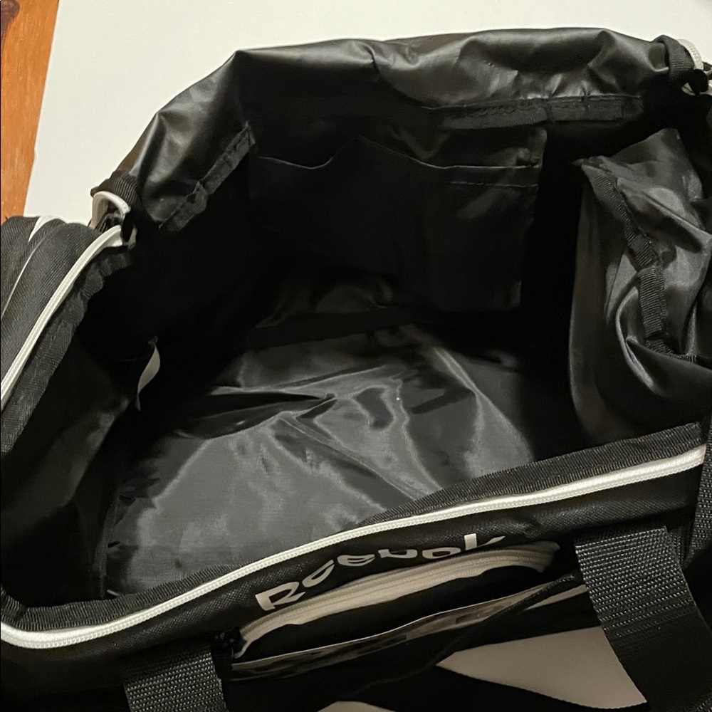 Reebok Slimm Black & White Duffel Bag Gym Bag Padded Handles & ID Tag NWT - Picture 5 of 5